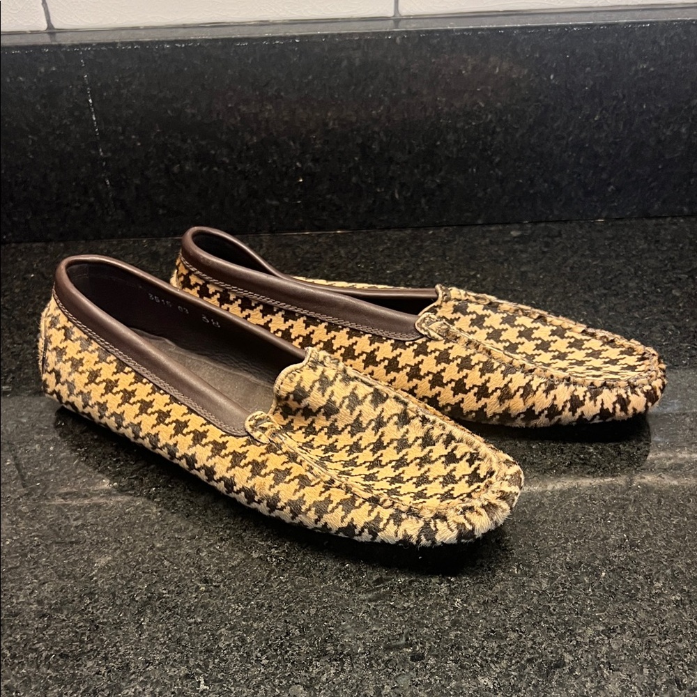 St. John Sport Fur Houndstooth Slippers - Tan and Brown